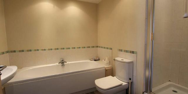 Coach House Mews Bathroom 984845781