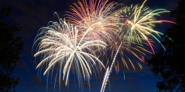 Gullivers Fireworks 25