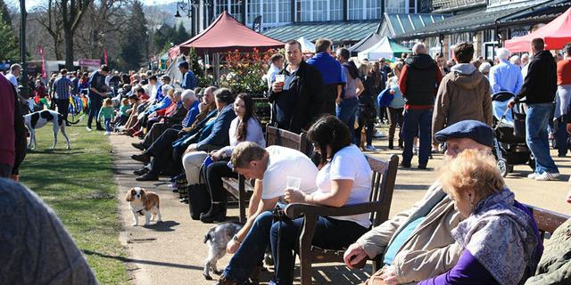Pavilion Gardens crowd in front2 674636588