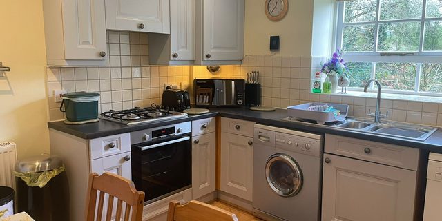 Carpenter's Cottage kitchen 2