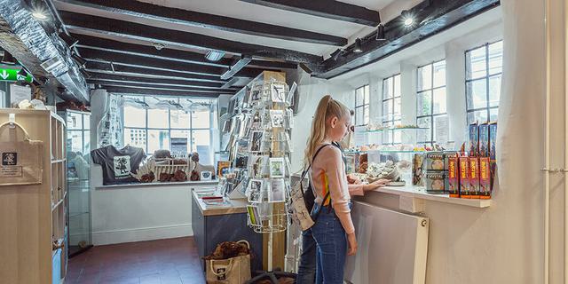 WHC front shop window bay two girls close up cropped AY3 A9471 2 1152178933